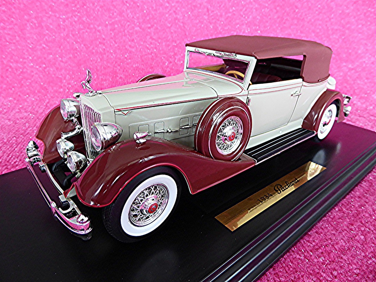 1:18 Packard Cabrio creme-rot 1934