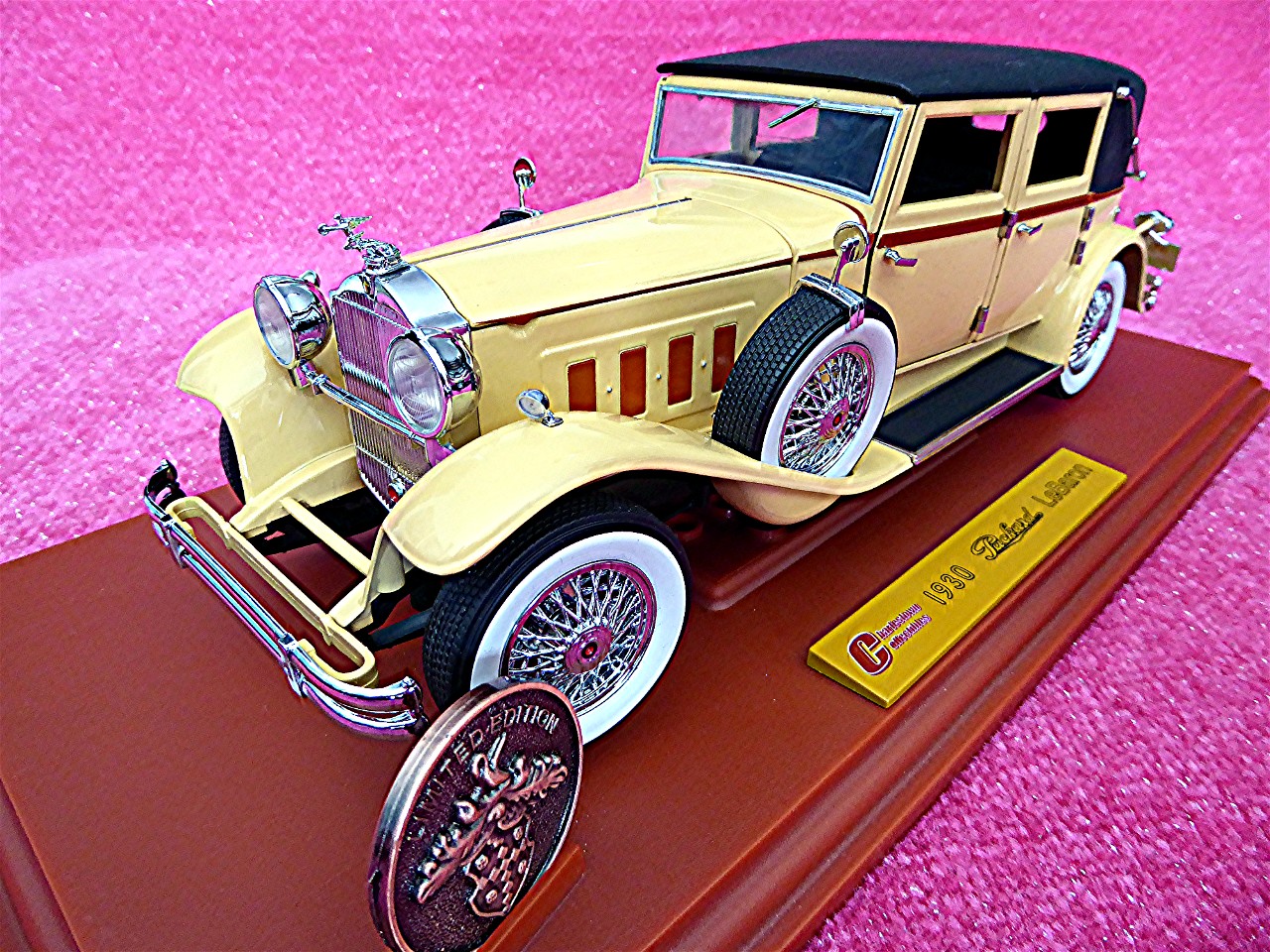 1:18 Packard Le Baron ocker 1930