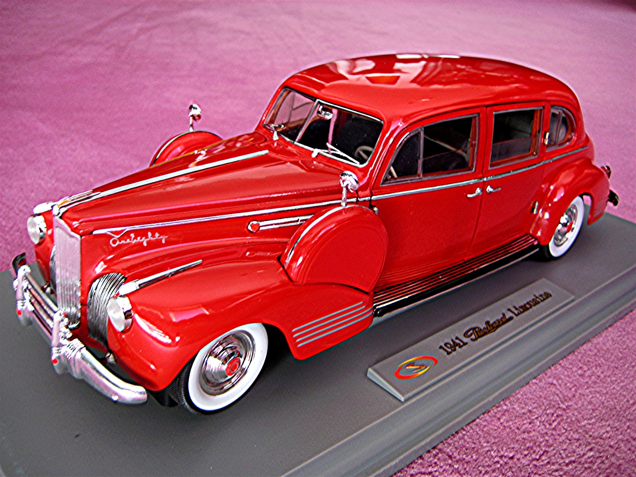 1:18 Packard Limousine rot 1941