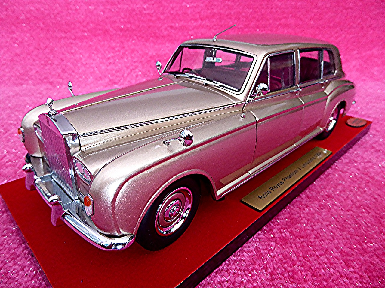 1:18 Rolls Royce Phantom V Limousine gold 1964