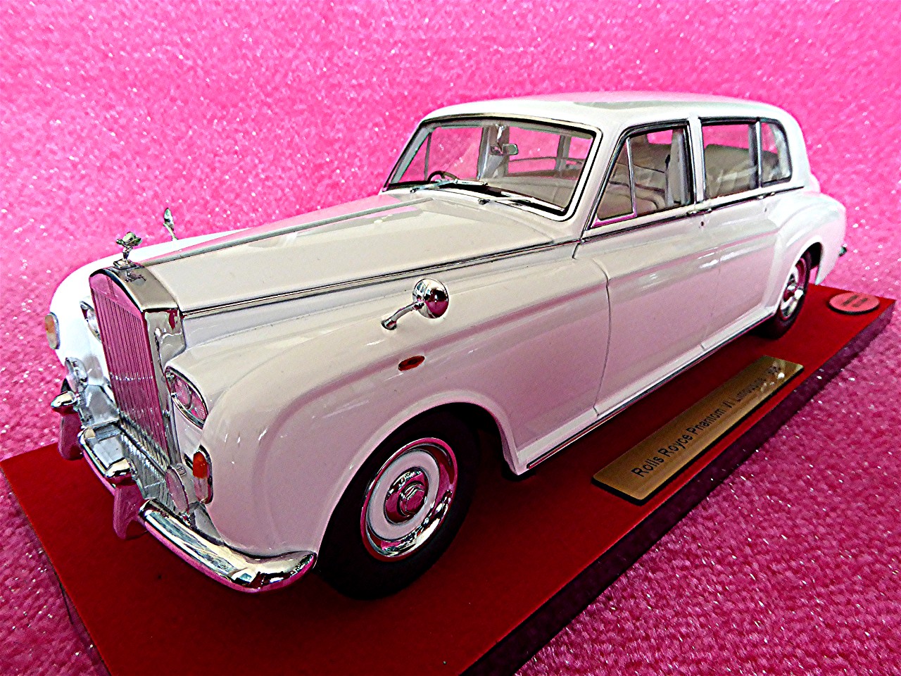 1:18 Rolls Royce Phantom VI Limousine weiss 1968