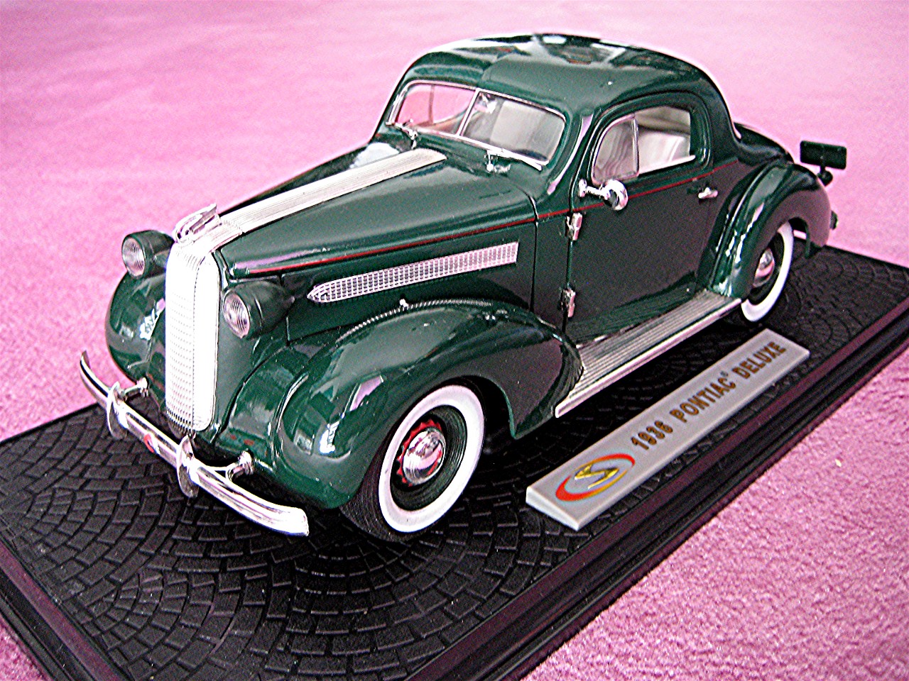 1:18 Pontiac Deluxe Coupe gruen 1936